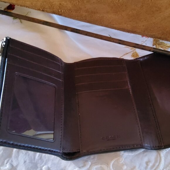 Coach 2622 Remi Medium Trifold Wallet with Whipstitch Daisy Applique - Picture 6 of 8